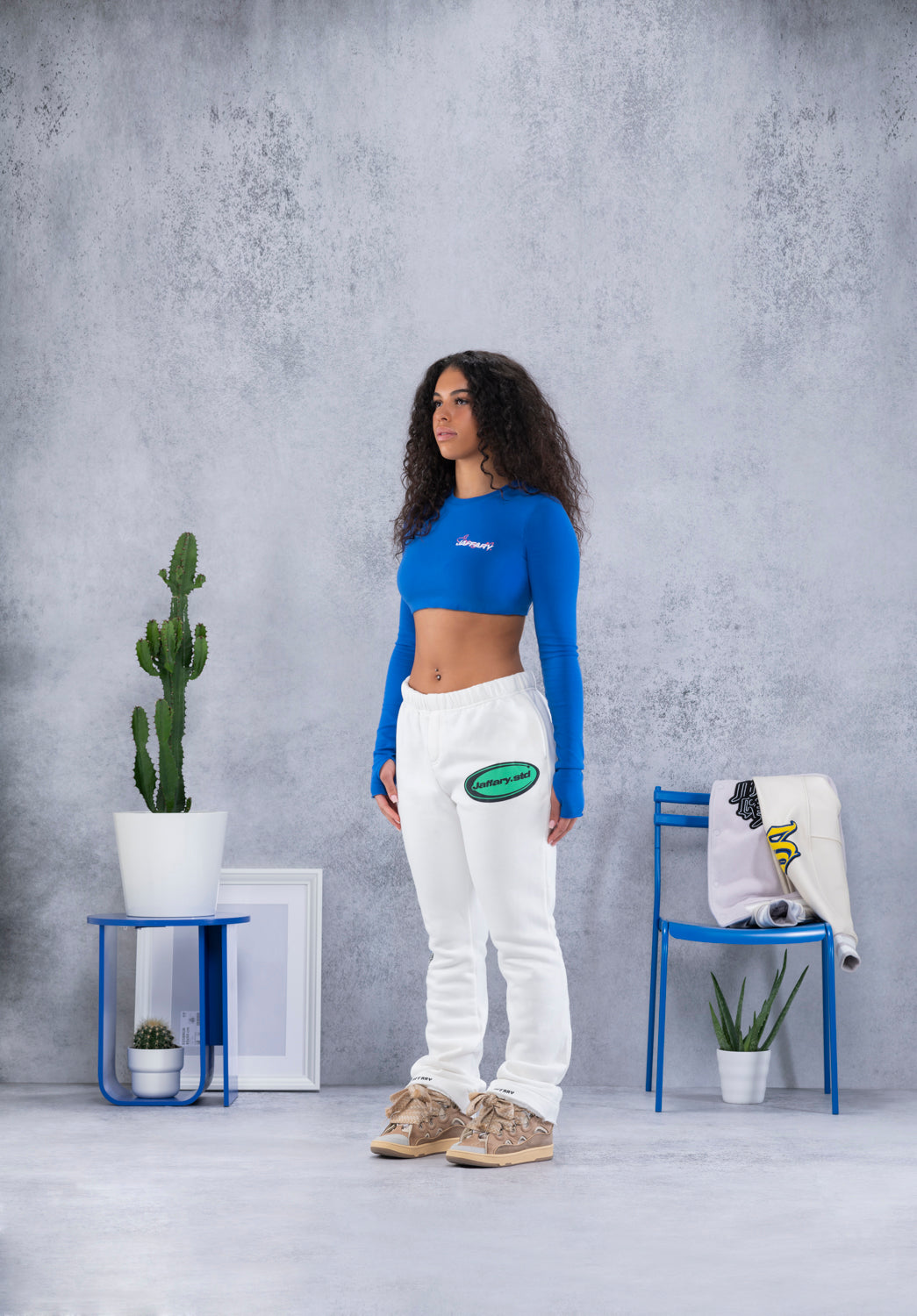 SNOW WHITE FLARE SWEATPANT